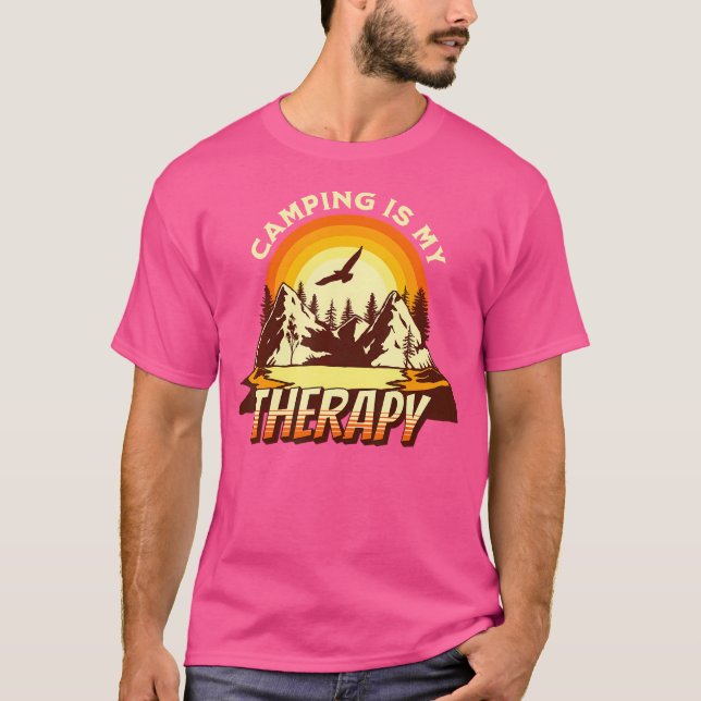 Camping ist meine Therapie - Funny Retro Wandernat T-Shirt (Vorderseite)