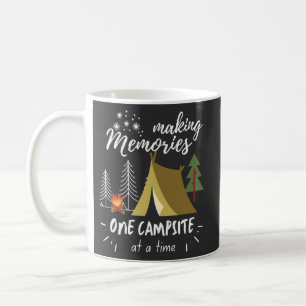 Camping macht Erinnerungen zu einem Campingplatz Kaffeetasse