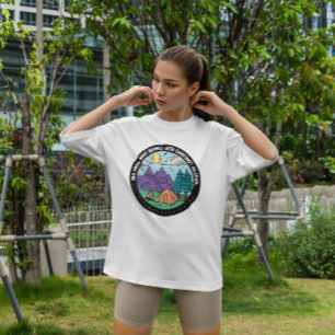 Camping mit Alkohol Abzeichen T-Shirt