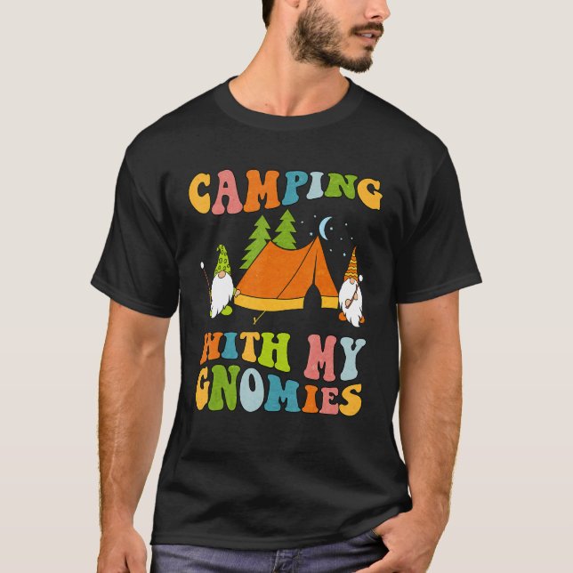 Camping mit meinen Gnome Gnome Campingfeuerwehr T-Shirt (Vorderseite)