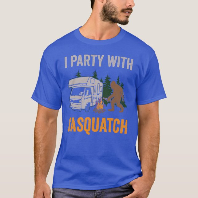Camping Party With Sasquash Ourr RV Adventure girl T-Shirt (Vorderseite)