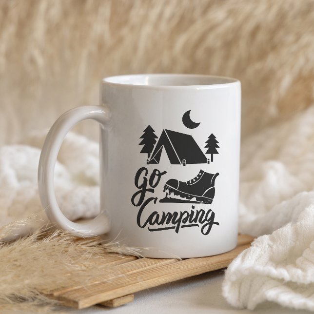 Camping-Tasse – Abenteuer warten im Freien Kaffeetasse (Von Creator hochgeladen)