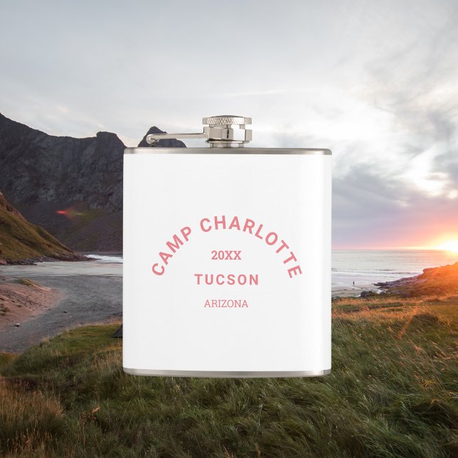 Camping Theme Pink Camp Wappen Bachelorette Flachmann (Von Creator hochgeladen)