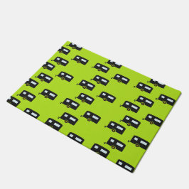 Campinganhänger auf grün fußmatte