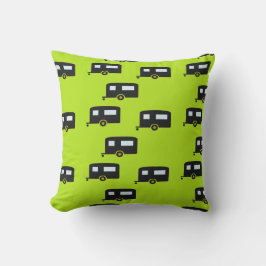 Campinganhänger auf grün kissen