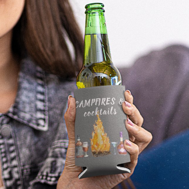 Campingfeuer und Cocktails Camping trinken Dosenkühler (Von Creator hochgeladen)