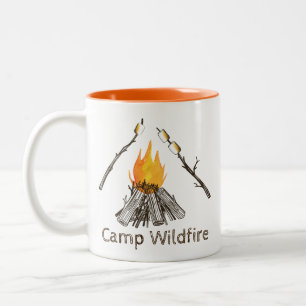 Campingplatz mit Toasting Marshmallows Custom Tass Zweifarbige Tasse