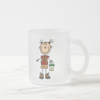Campings-Mädchen mit Laternen-T-Shirts und Mattglastasse