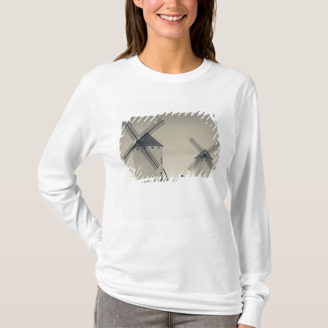 Campo de Criptana, antike Windmühlen von La Mancha T-Shirt (Vorderseite)