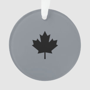 Canadian Black Maple Leaf auf Grau Ornament