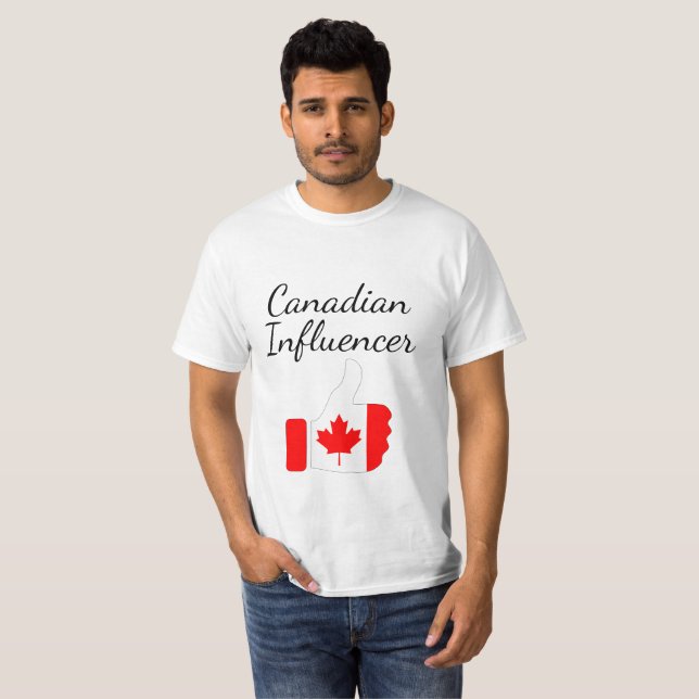 Canadian Influencer hält den Lighthouse Route T-S  T-Shirt (Vorne ganz)