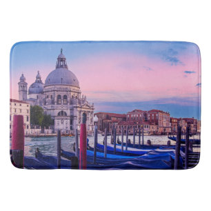 Canal Grande mit Gondeln und Kirche in Venedig Badematte