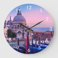 Canal Grande mit Gondeln und Kirche in Venedig