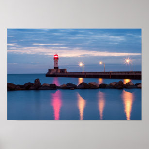 Canal Park Lighthouse bei Sonnenaufgang Poster