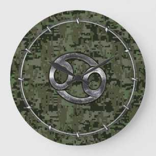 Cancer Zodiac Sign on Green Digital Camouflage Große Wanduhr
