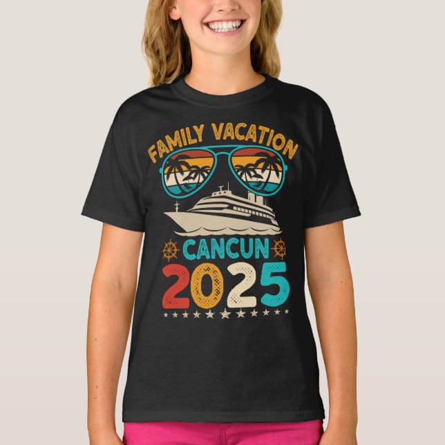 Cancun Family Vacation 2025 Sonnenbrille Retro Bea T-Shirt (Vorderseite)