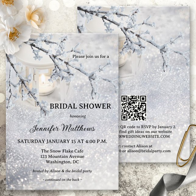 Candle Lantern Snow Winter Brautparty Einladung (Bridal shower invitation showing a romantic winter scene with a candle lit lantern in sparkling snow)