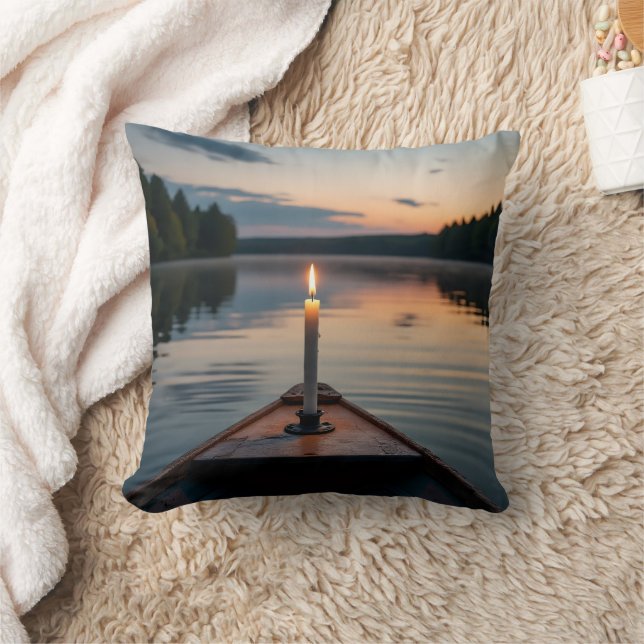 Candle Light on Boat at Sunset Lake Kissen (Decke)