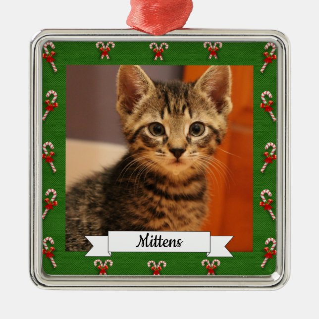 Candy Cane Green Frame Customizable Kitty Ornament Aus Metall (Vorne)