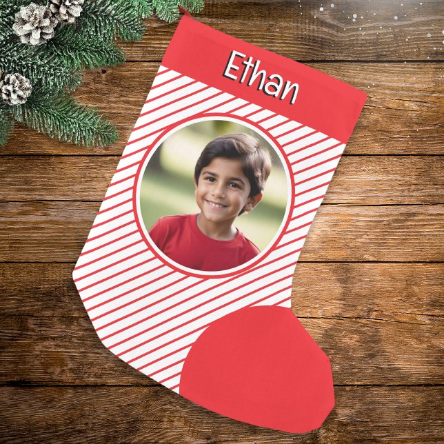 Candy Cane Streifen Rot und Weiß Foto Kleiner Weihnachtsstrumpf (A Christmas stocking with red and white candy stripes, personalized with a name and photo)