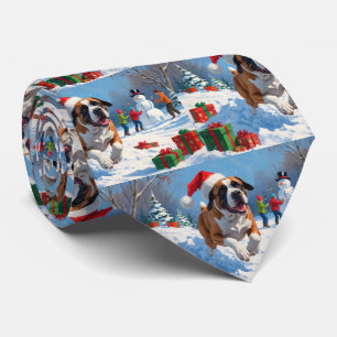 Cane Corso läuft im Schnee mit Weihnachtsmütze Krawatte