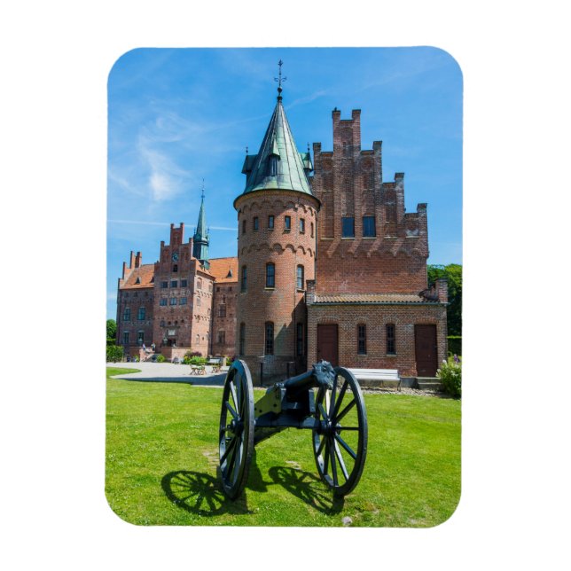 Cannon auf Castle Egeskov Magnet (Vertikal)