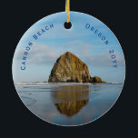 Cannon Beach Ded Christmas Keramik Ornament<br><div class="desc">Cannon Beach hat Weihnachten Keramik Ornament. Personalisieren Sie sich mit dem Jahr Sie besucht diese fabelhafte Lage.</div>