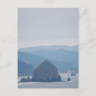 Cannon Beach Haystack im Nebel Postkarte