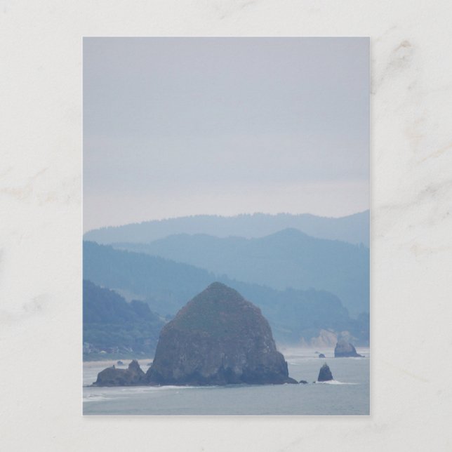 Cannon Beach Haystack im Nebel Postkarte (Vorderseite)