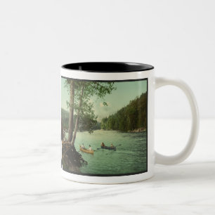 Canoeing auf einem Adirondack Gebirgsstrom Zweifarbige Tasse