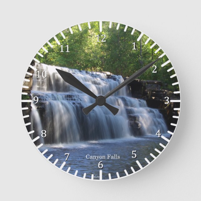 Canyon Falls Clock Runde Wanduhr (Vorderseite)