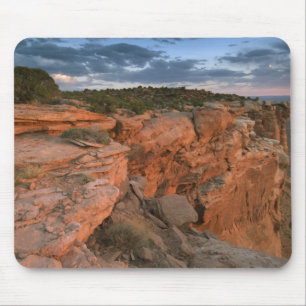 Canyon überblickt die Insel am Himmel Mousepad