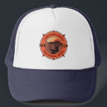 Canyonlands Nationalpark Retro Kompass Emblem Truckerkappe<br><div class="desc">Canyonlands Vektorgrafik Design. Der Park ist bekannt für seine dramatische Wüstenlandschaft,  die vom Colorado Fluss gemeißelt wurde. Die Insel im Himmel ist ein riesiges,  flaches Mesa mit Panoramablick.</div>