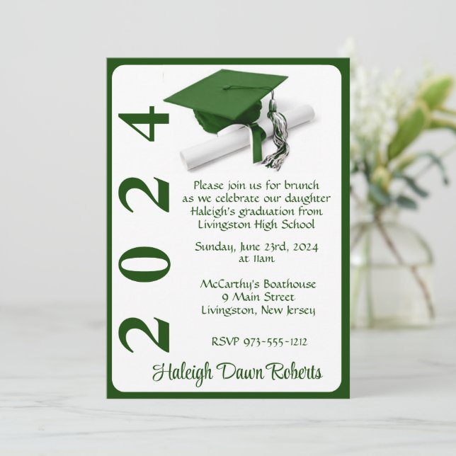 Cap & Diploma 12x18 Green & White Abschluss Einladung (Stehend Vorderseite)