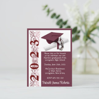 Cap & Diploma, Maroon Background Abschluss Einladung