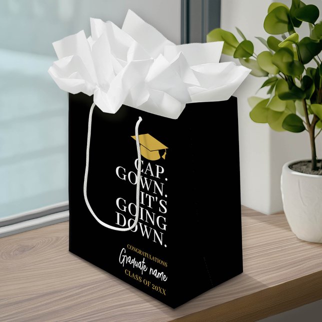 Cap Gown Es geht nach unten - Name Moderner Abschl Mittlere Geschenktüte (Custom Graduation Gift Bag with a pace for the graduate's name)
