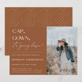 Cap Gown Es geht zur Absolventen-Party Einladung