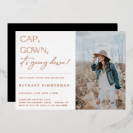 Cap Gown Es geht zur Absolventen-Party Folieneinladung