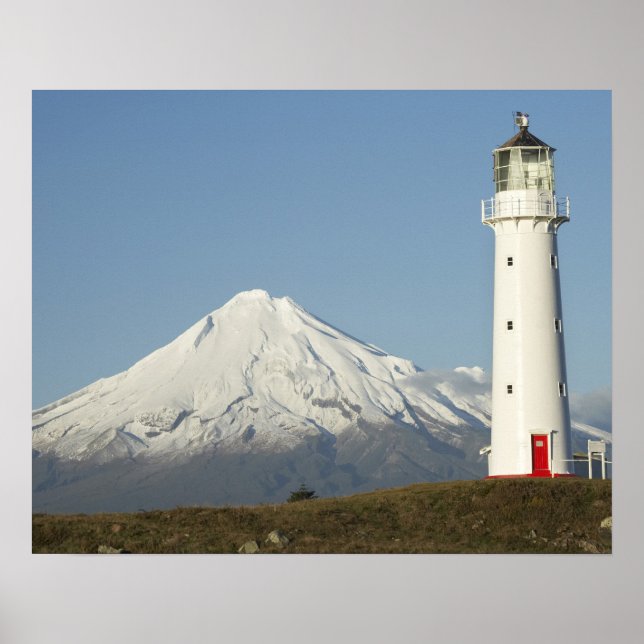 Cape Egmont Lighthouse und Mt Taranaki / Mt Poster (Vorne)