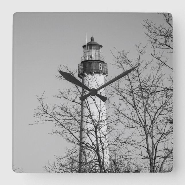 Cape May Light b/w Quadratische Wanduhr (Vorderseite)