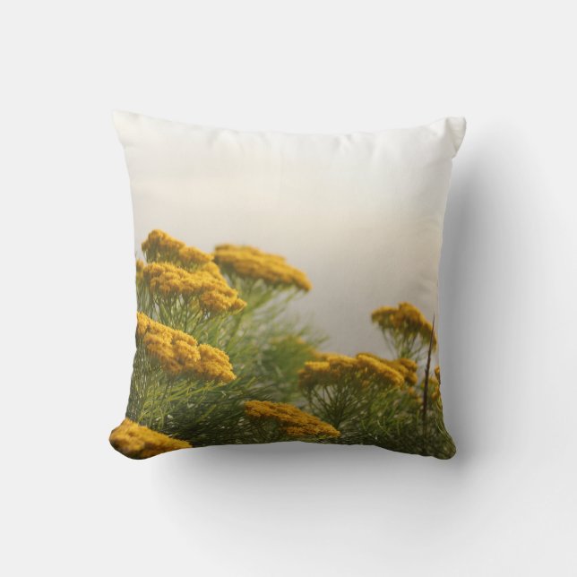 Cape Misty Yellow Flowers Kissen (Vorderseite)