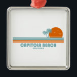 Capitola Beach California Sun Palm Trees Ornament Aus Metall<br><div class="desc">Das Capitola Beach liegt am nördlichen Ende der Monterey Bay und ist einer der besten Strände Kaliforniens,  der auch einen schönen (und farbenfrohen) Badestrand got.</div>