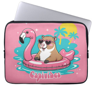 Capivara Estilosa no Verão com Boia Rosa Laptopschutzhülle