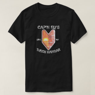 Cap'n Eds 'Mech Hangar-Blatt-T - Shirt-Dunkelheit T-Shirt