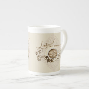 Cappuccino-Kaffee-Herz-Blatt-Swirbel-Stern-Keks Prozellantasse