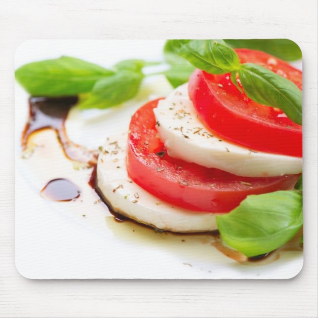 Caprese Salat. Tomate- und Mozzarellascheiben Mousepad (Vorne)