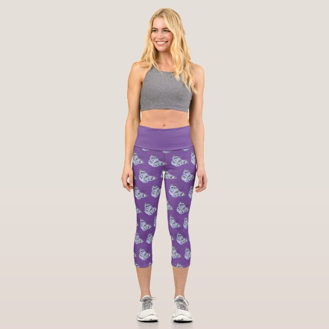 Capri Leggings in Lila mit Blauen Schmetterlingen (Vorderseite)