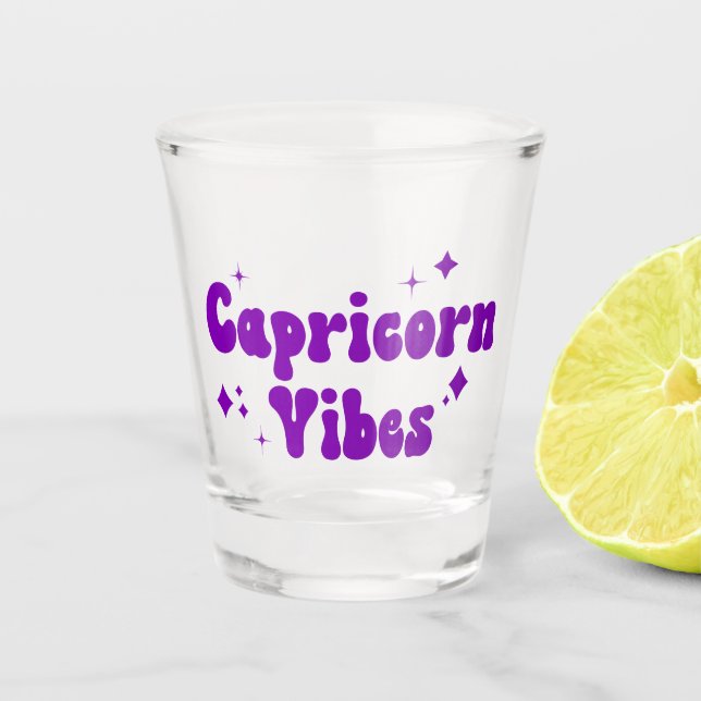Capricorn Vibes Zodiac Astrologie Lila Sterne Schnapsglas (Vorderseite)