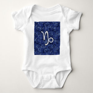 Capricorn Zodiac Sign auf Navy Digital Camouflage Baby Strampler