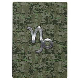 Capricorn Zodiac Sign auf Woodland Digital Camoufl Klemmbrett